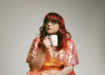 Angela Barnes: Hot Mess