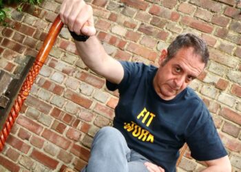 Mark Thomas: Black and White