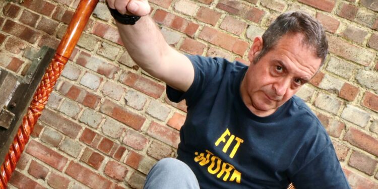 Mark Thomas: Black and White