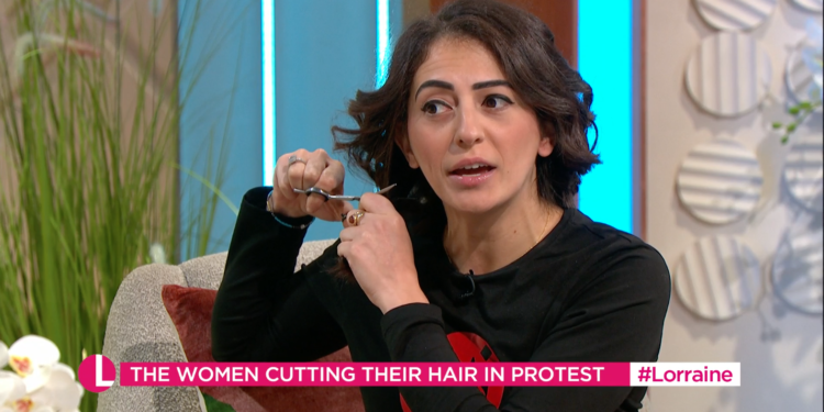 Live on Lorraine: Protester Elika Ashoori cuts her hair in solidarity with Iranian women