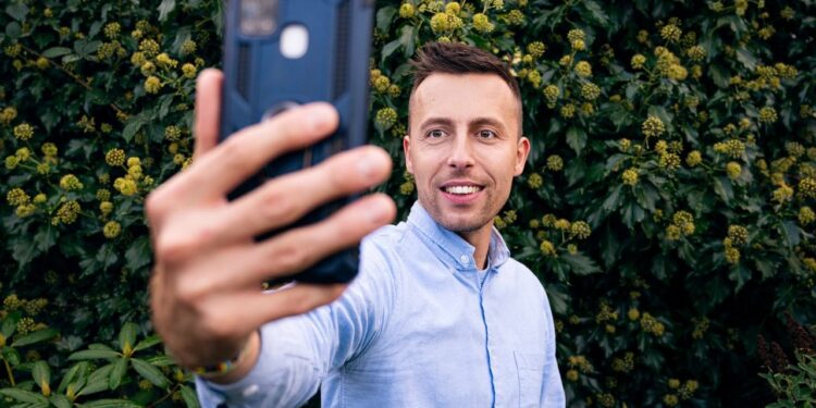 How to take the perfect picture for internet dating