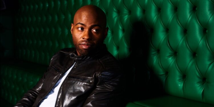 Comedian & Dancing on Ice celeb, Darren Harriott, announces first UK tour