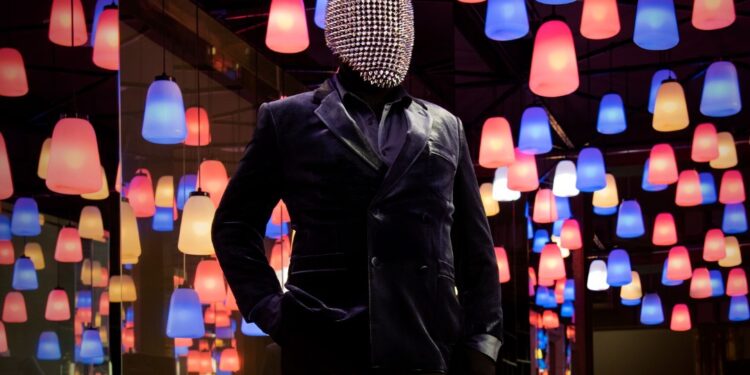 Benedict Sinister Releases New Single ‘You Dance in the Club’