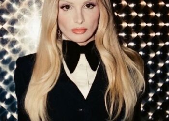 Dylan Mulvaney Sets Out to Conquer the Fringe