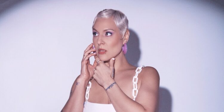 Music: Alanna Royale – R&B Track Inspired by Lockdown