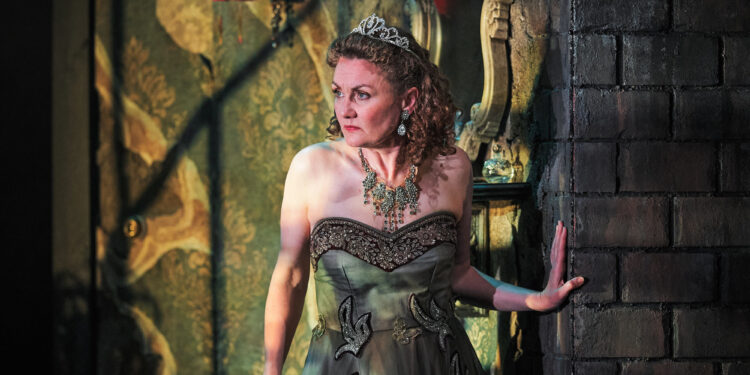 Theatre Review: A Streetcar Named Desire