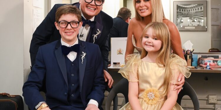 TV: Alan Carr and Amanda Holden – The Royal Variety A Christmas Tradition