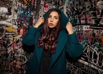 Comedy: US Comic Caitlin Cook Brings Toilet-Based Musical to Brighton and London