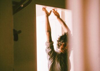 Music: Zoé Basha Blurs Borders and Time on Soul-Stirring Debut Album Gamble
