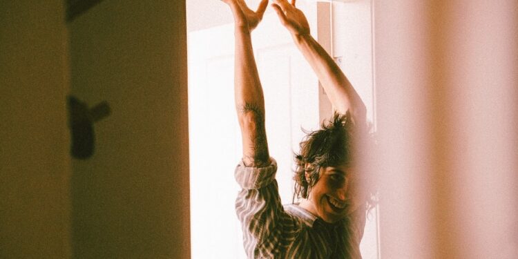 Music: Zoé Basha Blurs Borders and Time on Soul-Stirring Debut Album Gamble