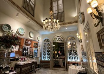 Review: Manolo León – Seville