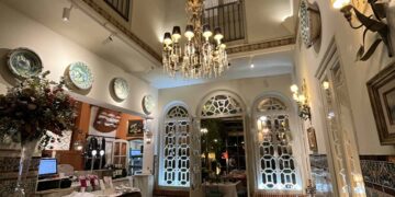 Review: Manolo León – Seville