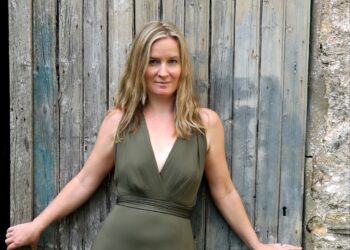 Bróna McVittie Reimagines a Classic Fairy Tale on New Single ‘Humpy’