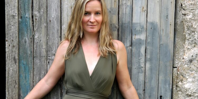 Bróna McVittie Reimagines a Classic Fairy Tale on New Single ‘Humpy’